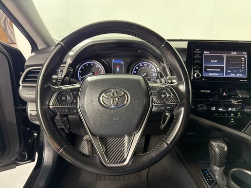 Used 2022 Toyota Camry SE FWD image 14