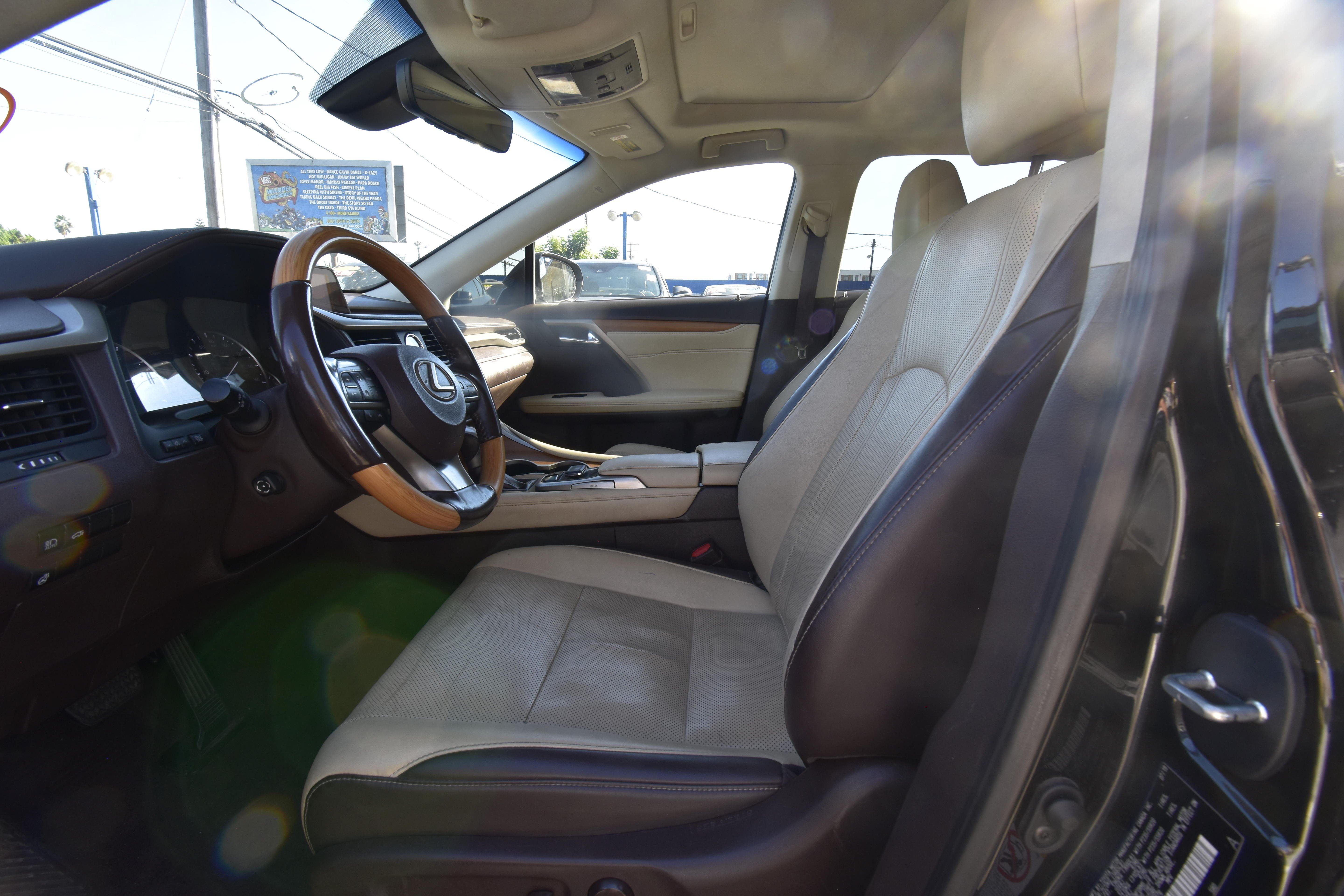 Used 2019 Lexus RX 350 FWD w/ Navigation Package image 2