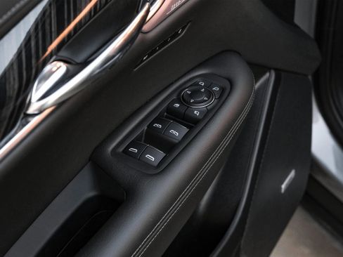 Used 2025 Cadillac XT6 Premium Luxury image 50