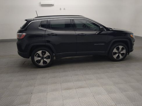 Used 2017 Jeep Compass Latitude FWD image 10