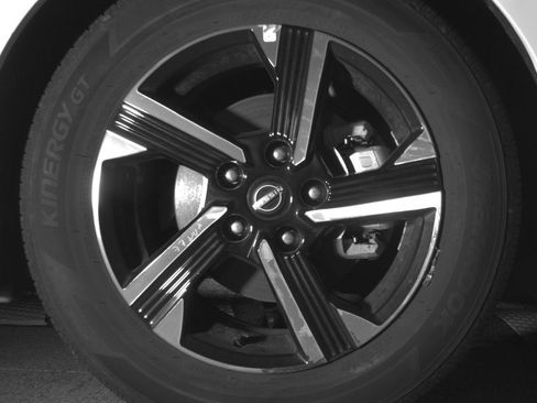Used 2025 Nissan Sentra SV FWD image 13