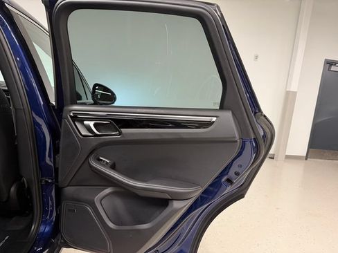 Certified 2024 Porsche Macan S AWD/4WD image 37