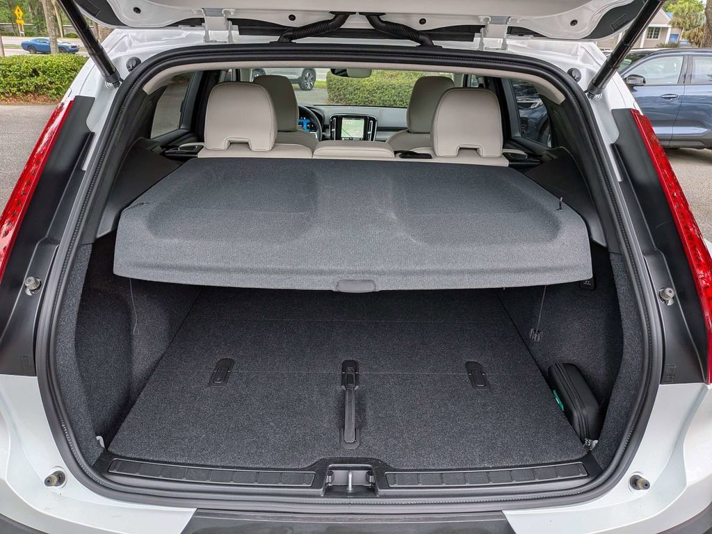 Certified 2026 Volvo XC40 B5 Plus AWD/4WD image 12