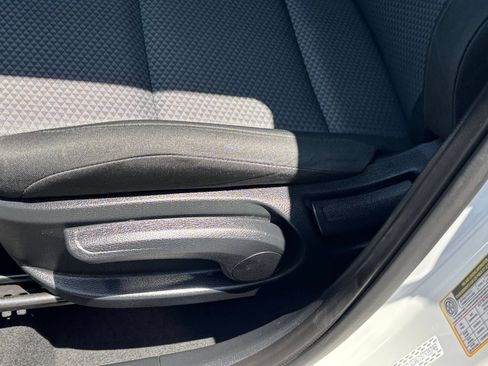 Used 2025 Kia Soul LX w/ LX Technology Package FWD image 22