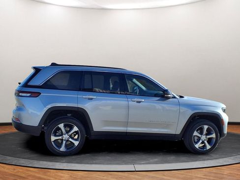 New 2025 Jeep Grand Cherokee Limited w/ Trailer Tow Package image 14