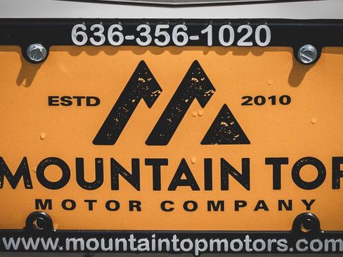 Used 2016 Chevrolet Suburban LT w/ Luxury Package AWD/4WD image 18
