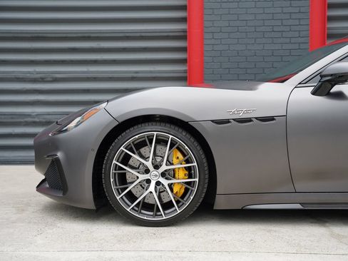 Used 2024 Maserati GranTurismo Trofeo AWD/4WD image 12