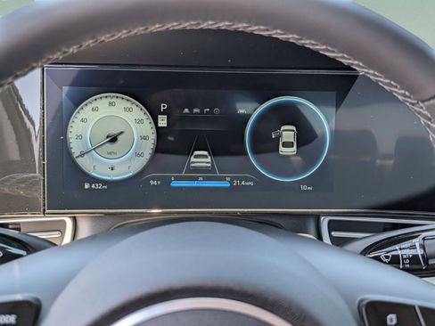 New 2025 Hyundai Elantra Limited image 42