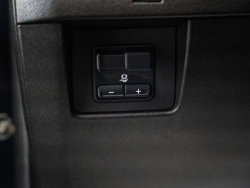 Used 2025 Chevrolet Colorado Trail Boss AWD/4WD image 42
