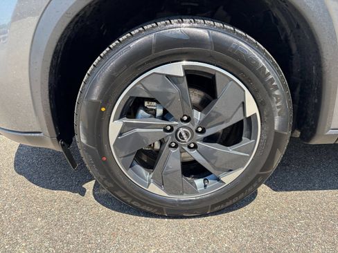Used 2025 Nissan Rogue SV FWD image 33