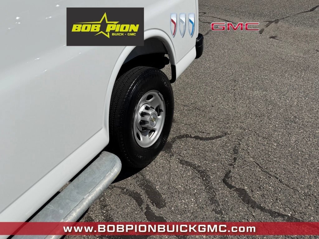 Used 2025 Chevrolet Express 2500 w/ Driver Convenience Package RWD image 6