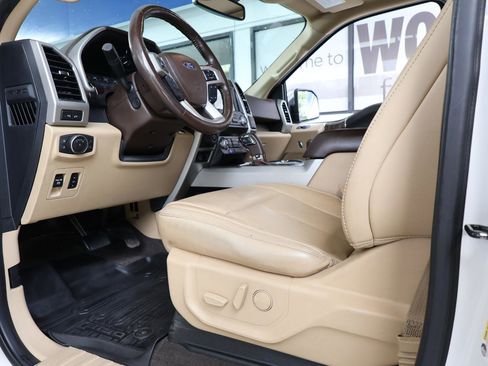 Used 2019 Ford F150 Lariat w/ Equipment Group 502A Luxury AWD/4WD image 32