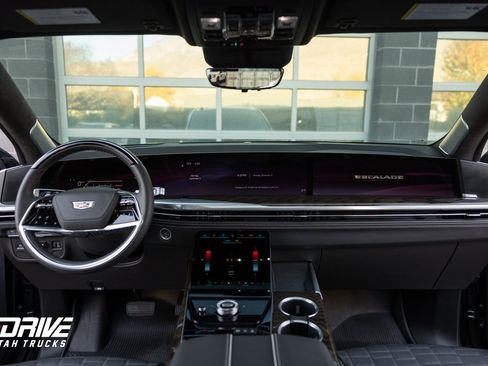 Used 2025 Cadillac Escalade Sport Platinum w/ LPO, ONYX Package image 23