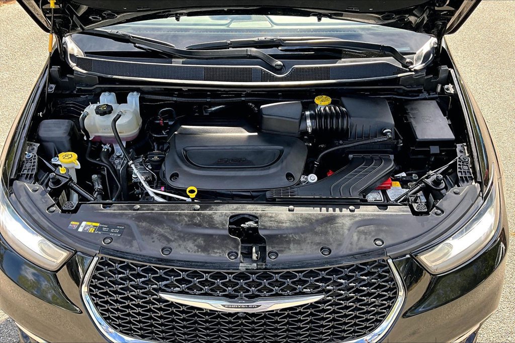 Used 2025 Chrysler Pacifica Select FWD image 12