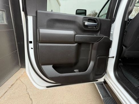 Used 2022 Chevrolet Silverado 2500 Custom w/ Custom Value Package image 12