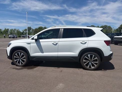 Used 2022 Volkswagen Taos SE w/ IQ.Drive SE Package AWD/4WD image 15