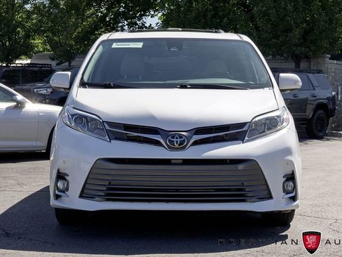 Used 2020 Toyota Sienna Limited FWD image 16