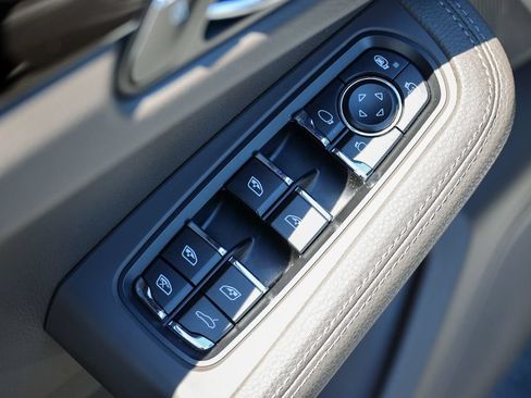 Used 2019 Porsche Macan S AWD/4WD image 6