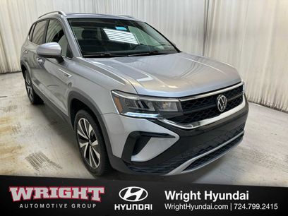 Used 2023 Volkswagen Taos SE w/ Panoramic Sunroof Package