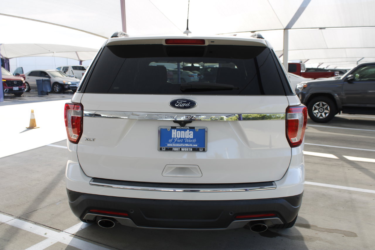 Used 2018 Ford Explorer XLT w/ Equipment Group 202A FWD image 4