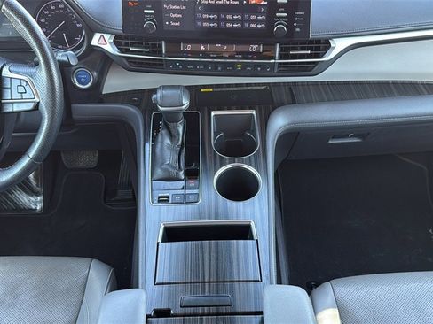 Used 2021 Toyota Sienna Limited image 24