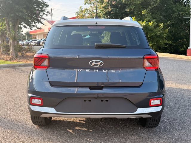Used 2023 Hyundai Venue Limited FWD image 4