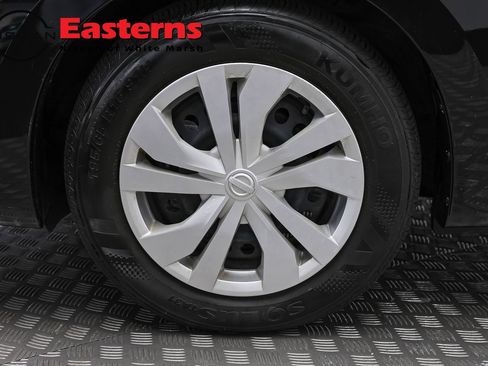 Used 2025 Nissan Versa S FWD image 32