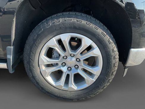 Used 2023 Chevrolet Silverado 1500 LTZ w/ LTZ Convenience Package II AWD/4WD image 12