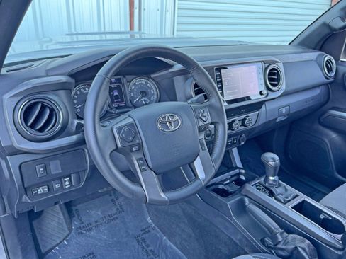 Used 2020 Toyota Tacoma TRD Sport image 12