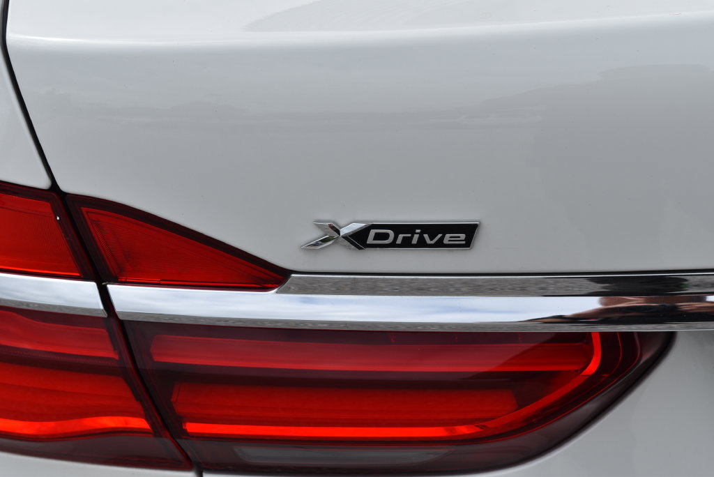Used 2019 BMW 740i xDrive AWD/4WD image 7