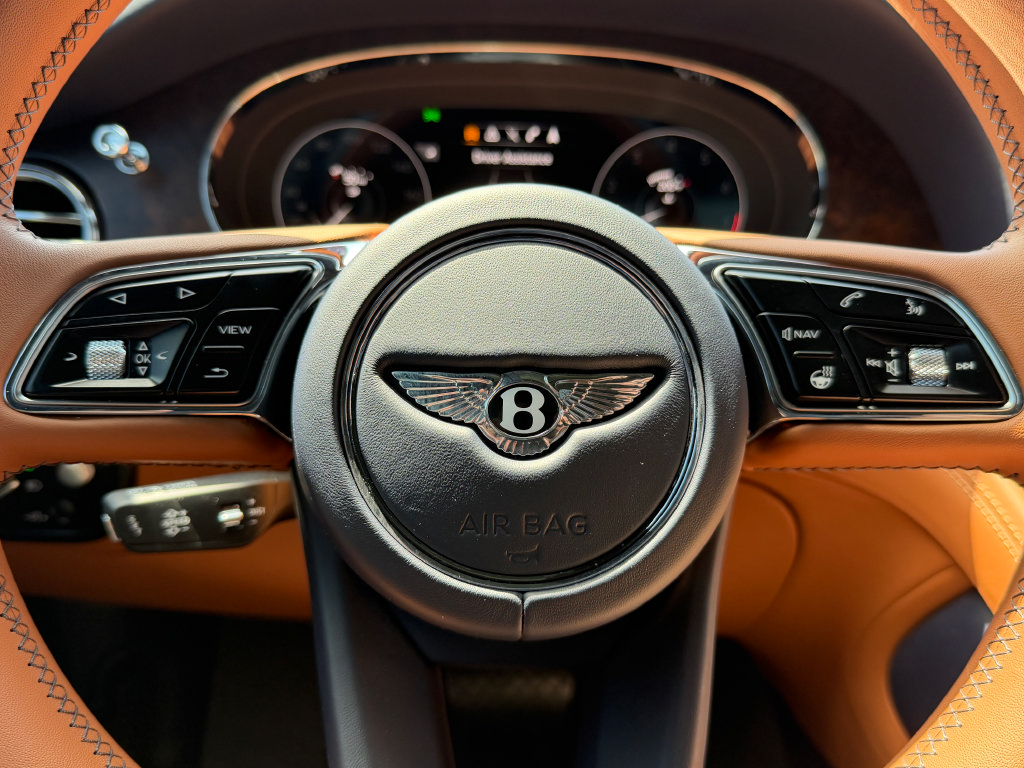 Used 2023 Bentley Bentayga AWD/4WD image 41