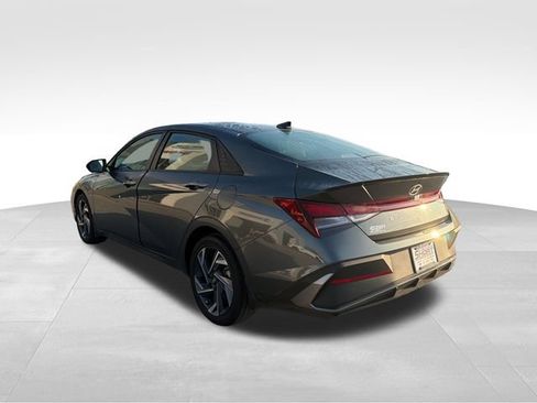 Used 2025 Hyundai Elantra Sport FWD image 7