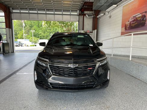Used 2023 Chevrolet Equinox RS FWD image 2