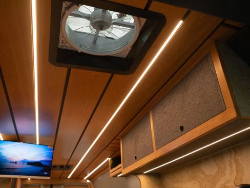 Used 2024 Mercedes-Benz Sprinter 2500 image 21