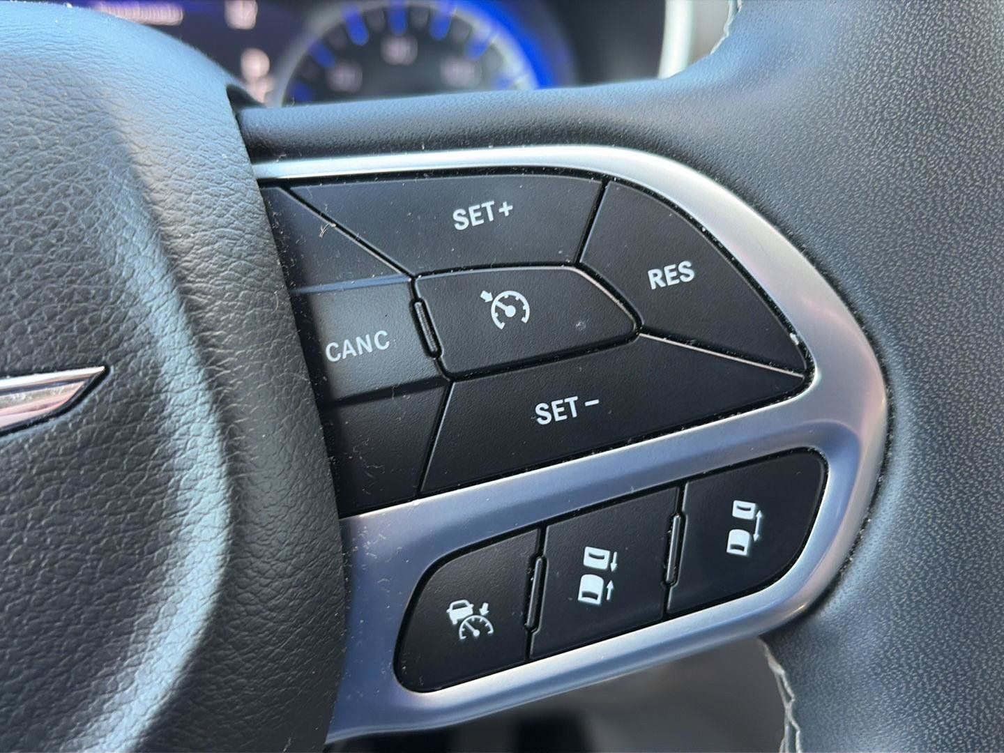 Used 2024 Chrysler Pacifica Touring-L FWD image 15