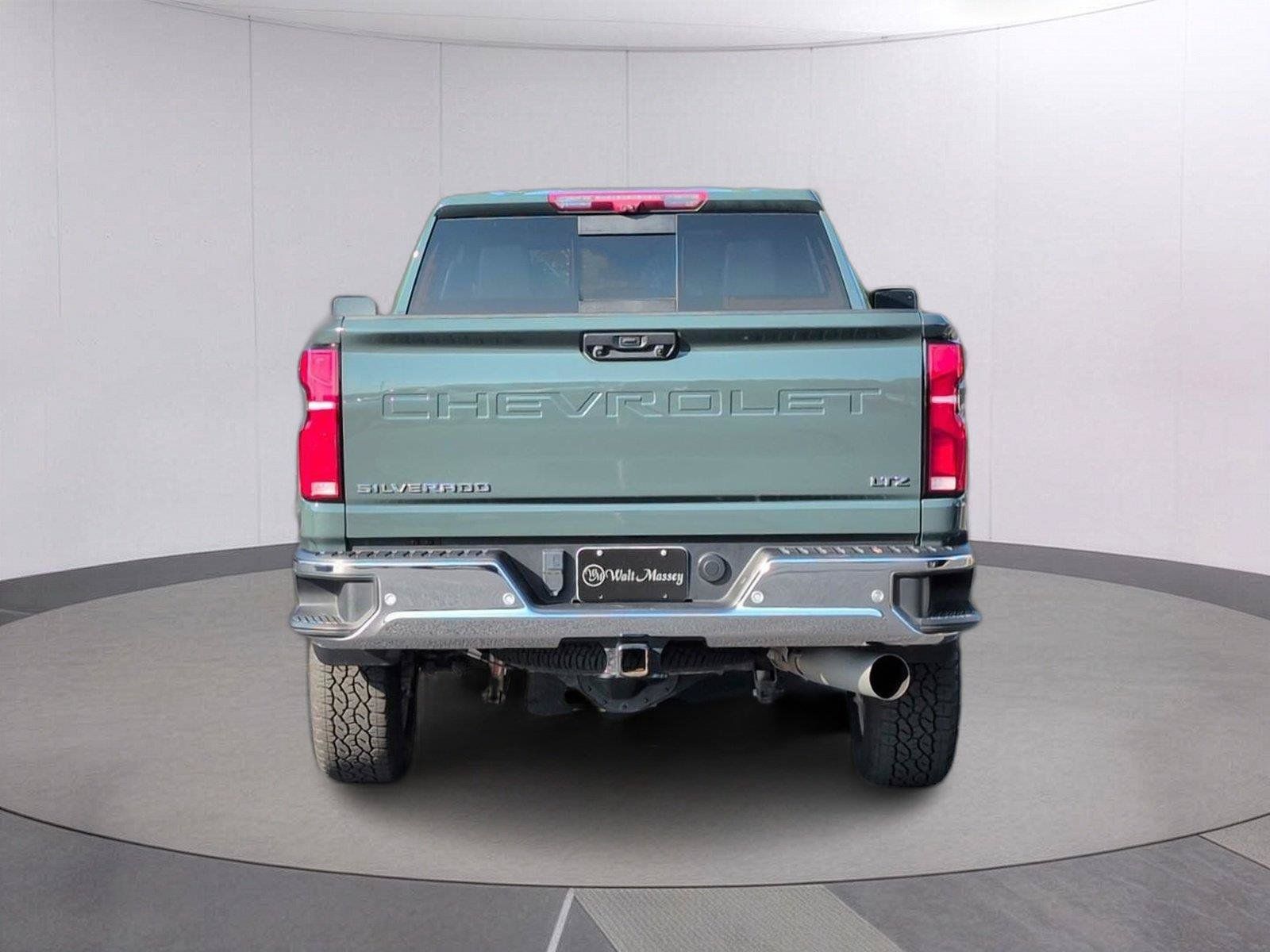 Used 2025 Chevrolet Silverado 2500 LTZ w/ LTZ Convenience Package AWD/4WD image 4