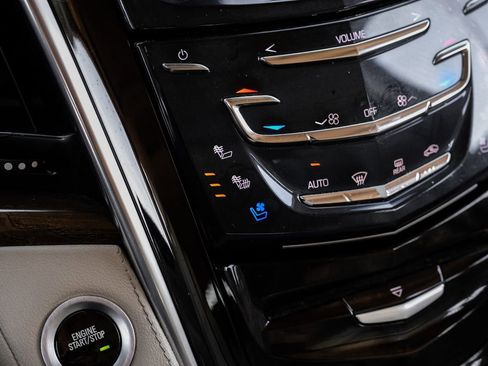 Used 2020 Cadillac Escalade ESV Premium Luxury image 23