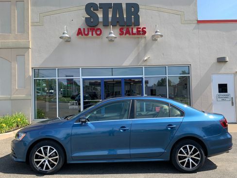 Used 2017 Volkswagen Jetta SE FWD image 4