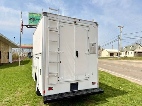 Used 2018 Chevrolet Express 3500 w/ Power Convenience Package RWD image 3