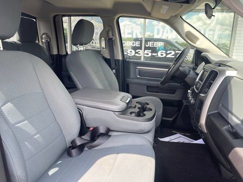 Used 2017 RAM 1500 Classic SLT AWD/4WD image 16
