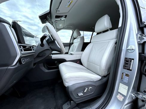 Used 2026 Hyundai Santa Fe SEL AWD/4WD image 11