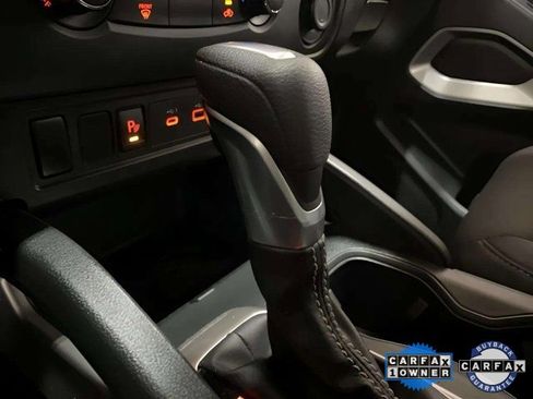 Used 2025 Nissan Frontier SV image 47