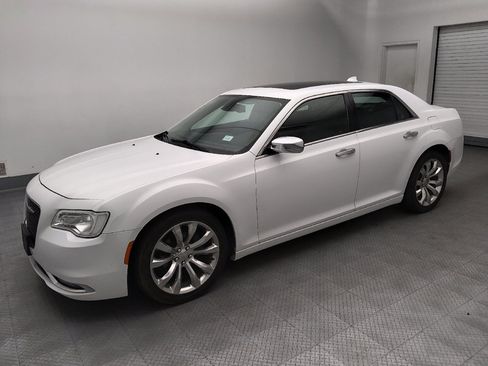 Used 2020 Chrysler 300 Limited RWD image 2