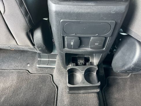 Used 2023 Ford Explorer XLT RWD image 25