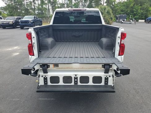 Used 2022 Chevrolet Silverado 1500 Custom w/ Safety Confidence Package AWD/4WD image 8