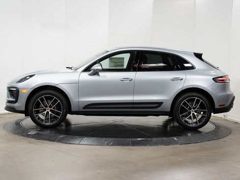 Used 2024 Porsche Macan image 2