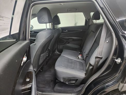 Used 2020 Kia Sorento LX FWD image 23