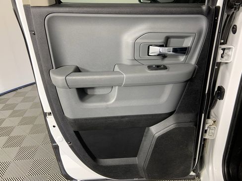 Used 2014 RAM 1500 Classic SLT w/ Luxury Group image 19