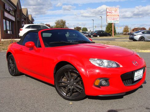 Used 2015 MAZDA MX-5 Miata Sport image 1