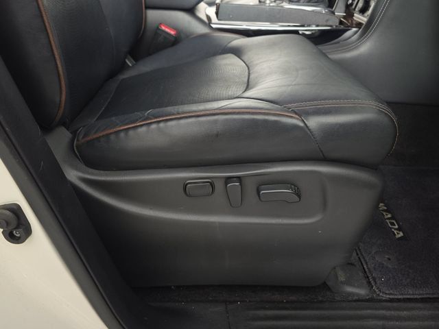 Used 2019 Nissan Armada Platinum w/ Interior Lighting Package AWD/4WD image 36